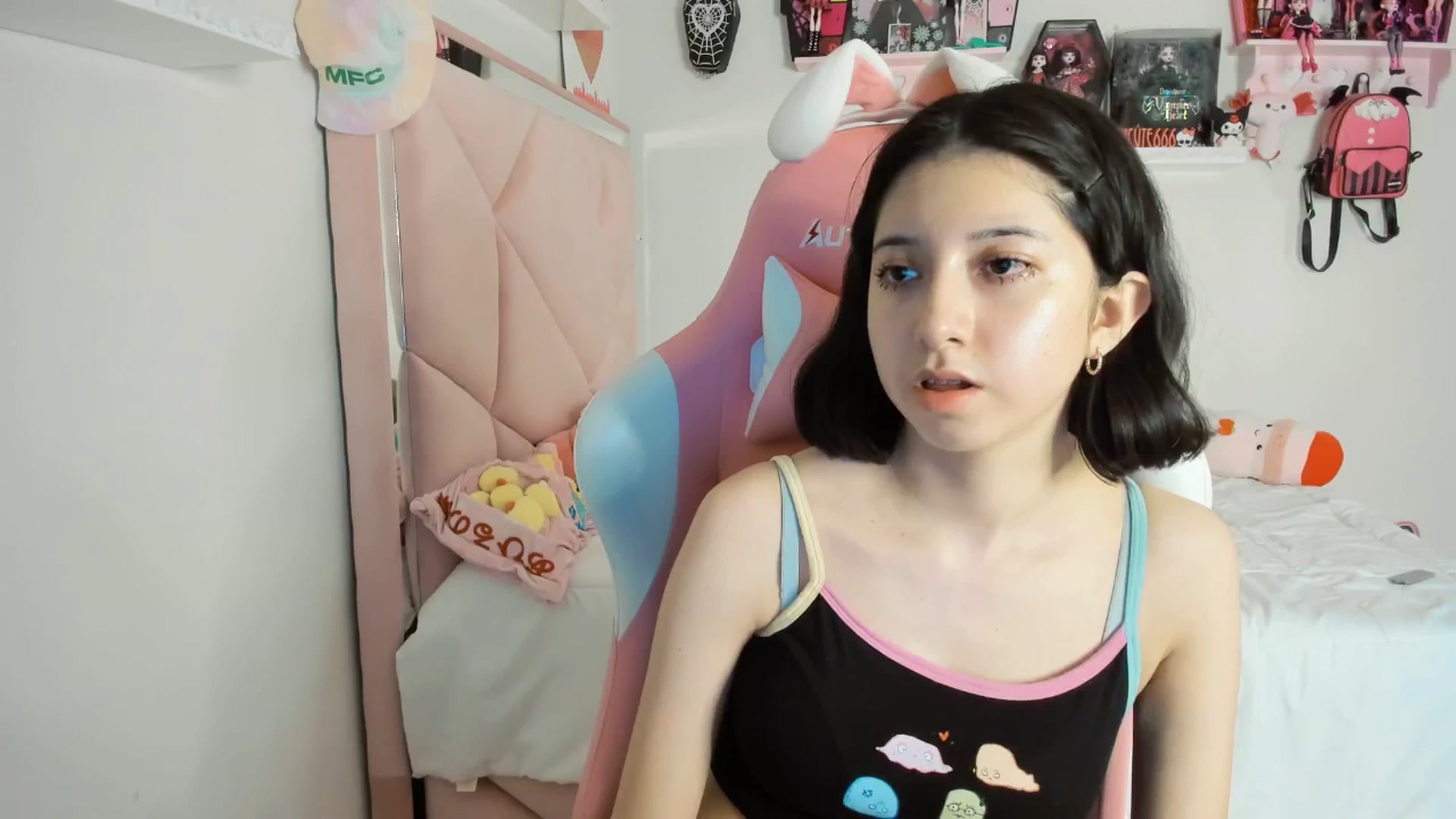 Gallery image thumbnail from Cherrycute666's myfreecams stream on, 05/14/2025, 08:38 image 14 of 20