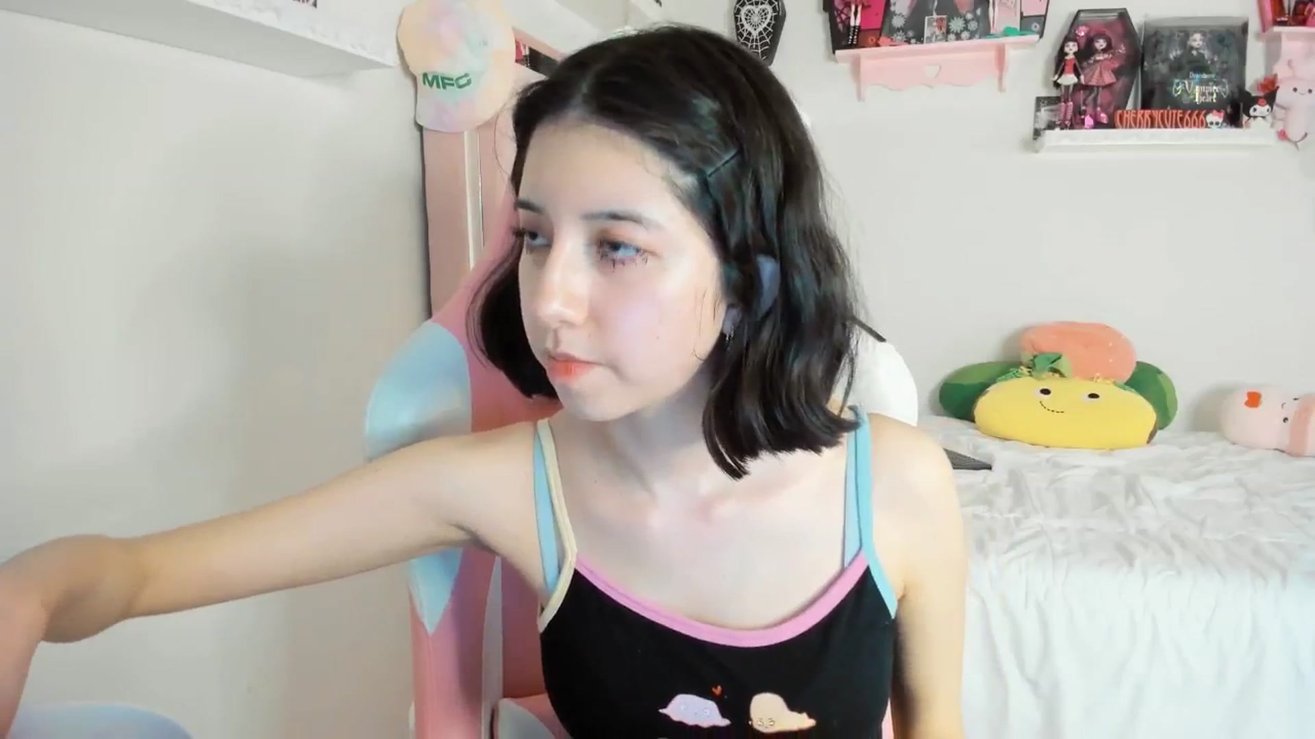 Gallery image thumbnail from Cherrycute666's myfreecams stream on, 05/14/2025, 08:38 image 10 of 20