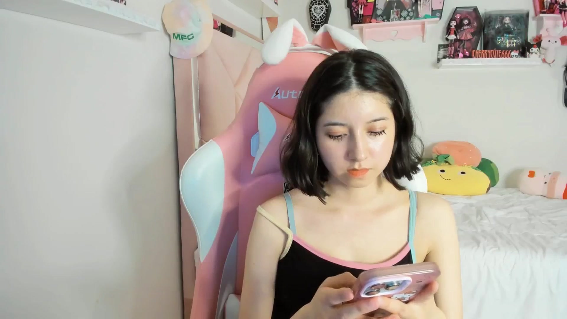Gallery image thumbnail from Cherrycute666's myfreecams stream on, 05/14/2025, 08:38 image 8 of 20