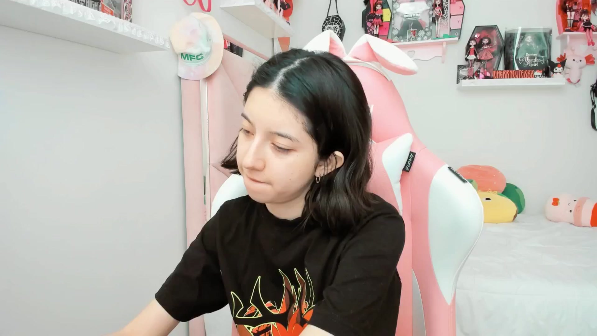 Gallery image thumbnail from Cherrycute666's myfreecams stream on, 05/14/2025, 22:19 image 4 of 20
