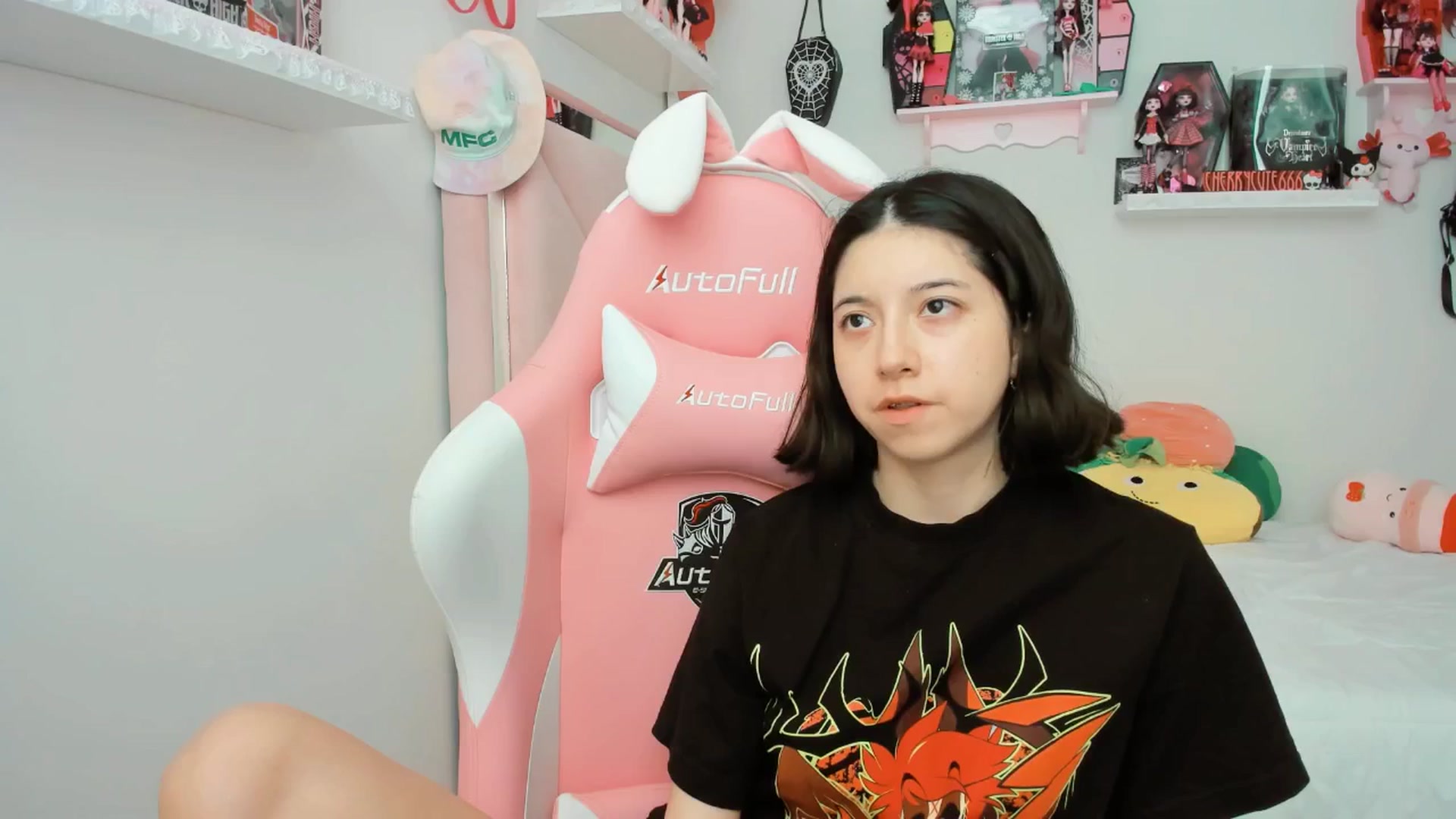 Gallery image thumbnail from Cherrycute666's myfreecams stream on, 05/14/2025, 22:19 image 13 of 20