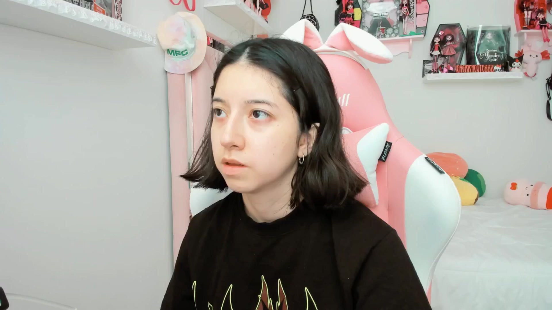Gallery image thumbnail from Cherrycute666's myfreecams stream on, 05/14/2025, 22:19 image 6 of 20