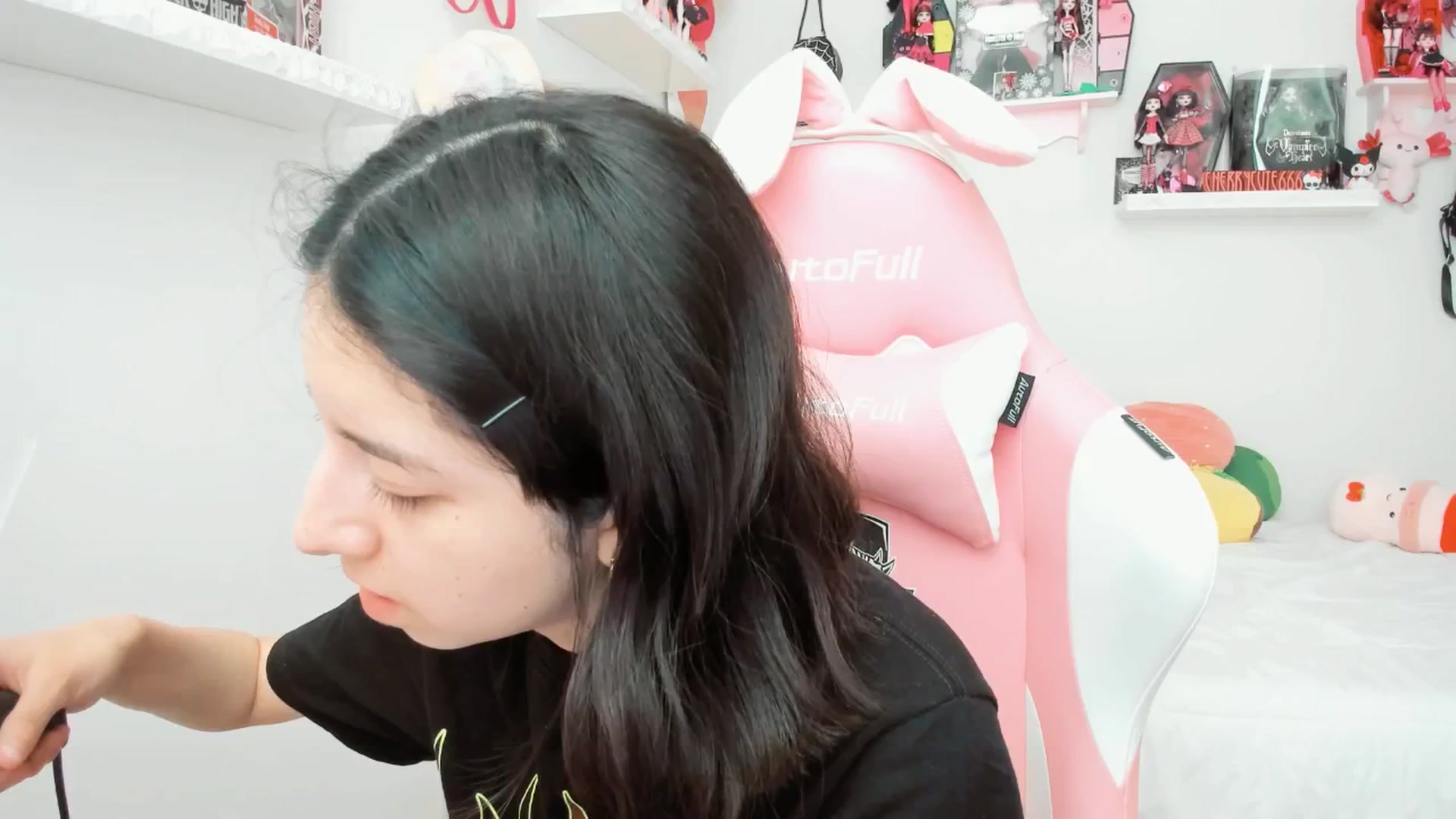Gallery image thumbnail from Cherrycute666's myfreecams stream on, 05/14/2025, 22:19 image 7 of 20