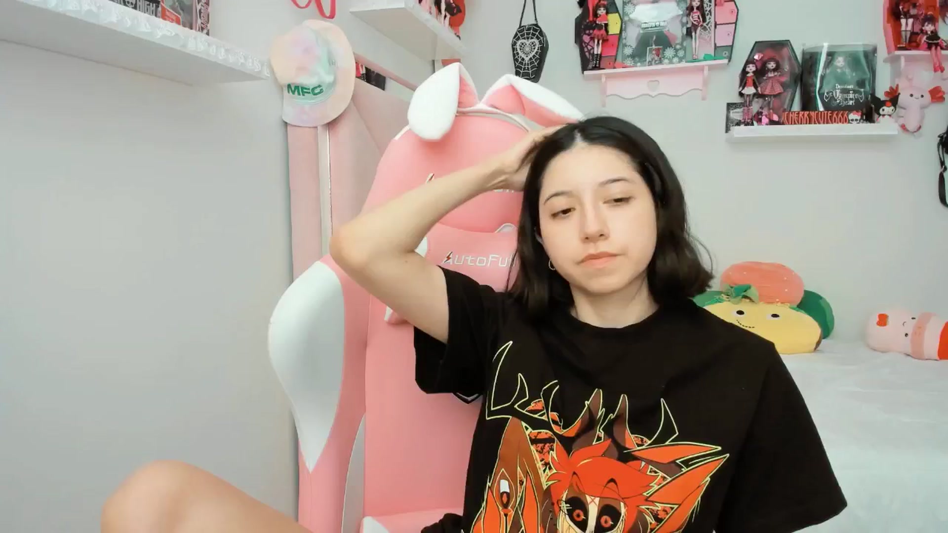 Gallery image thumbnail from Cherrycute666's myfreecams stream on, 05/14/2025, 22:19 image 15 of 20