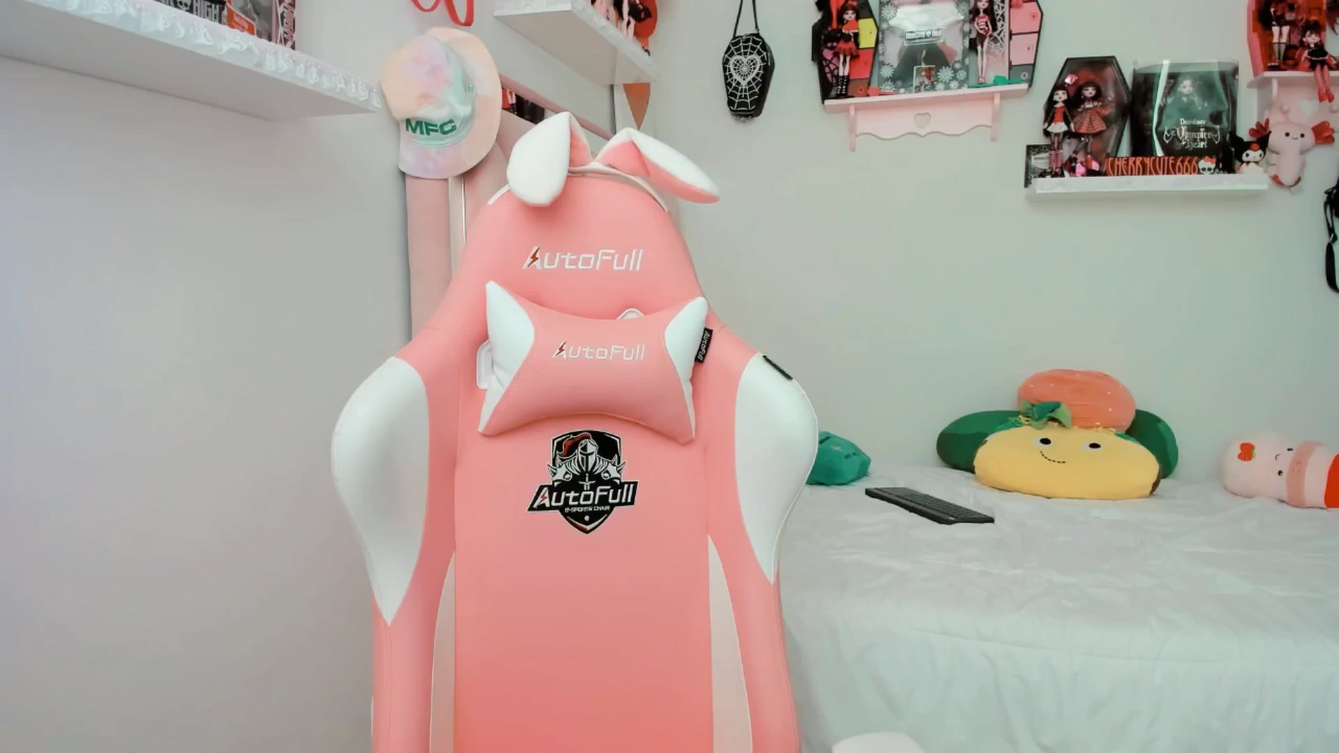 Gallery image thumbnail from Cherrycute666's myfreecams stream on, 05/14/2025, 22:19 image 20 of 20