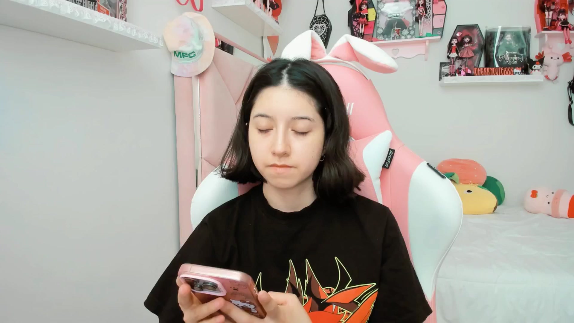 Gallery image thumbnail from Cherrycute666's myfreecams stream on, 05/14/2025, 22:19 image 2 of 20