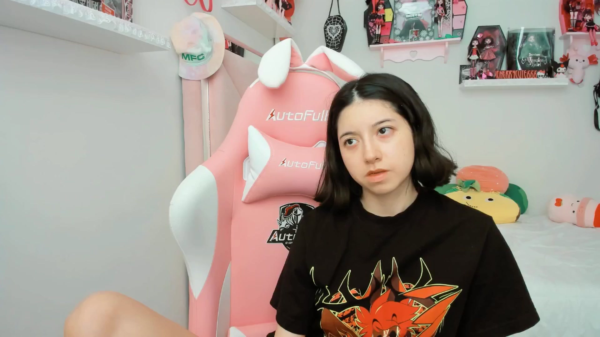 Gallery image thumbnail from Cherrycute666's myfreecams stream on, 05/14/2025, 22:19 image 14 of 20