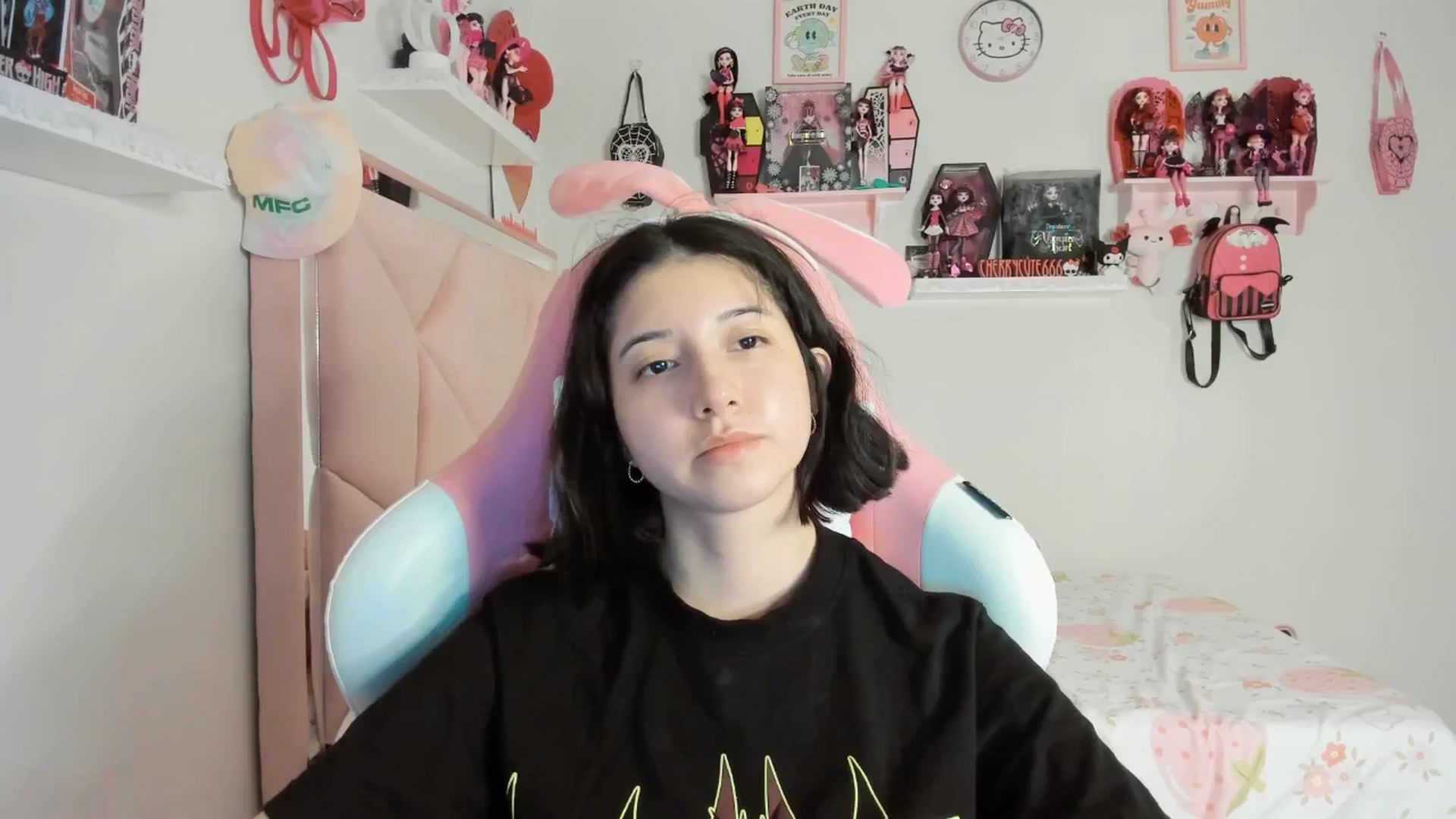 Gallery image thumbnail from Cherrycute666's myfreecams stream on, 05/15/2025, 05:13 image 6 of 20