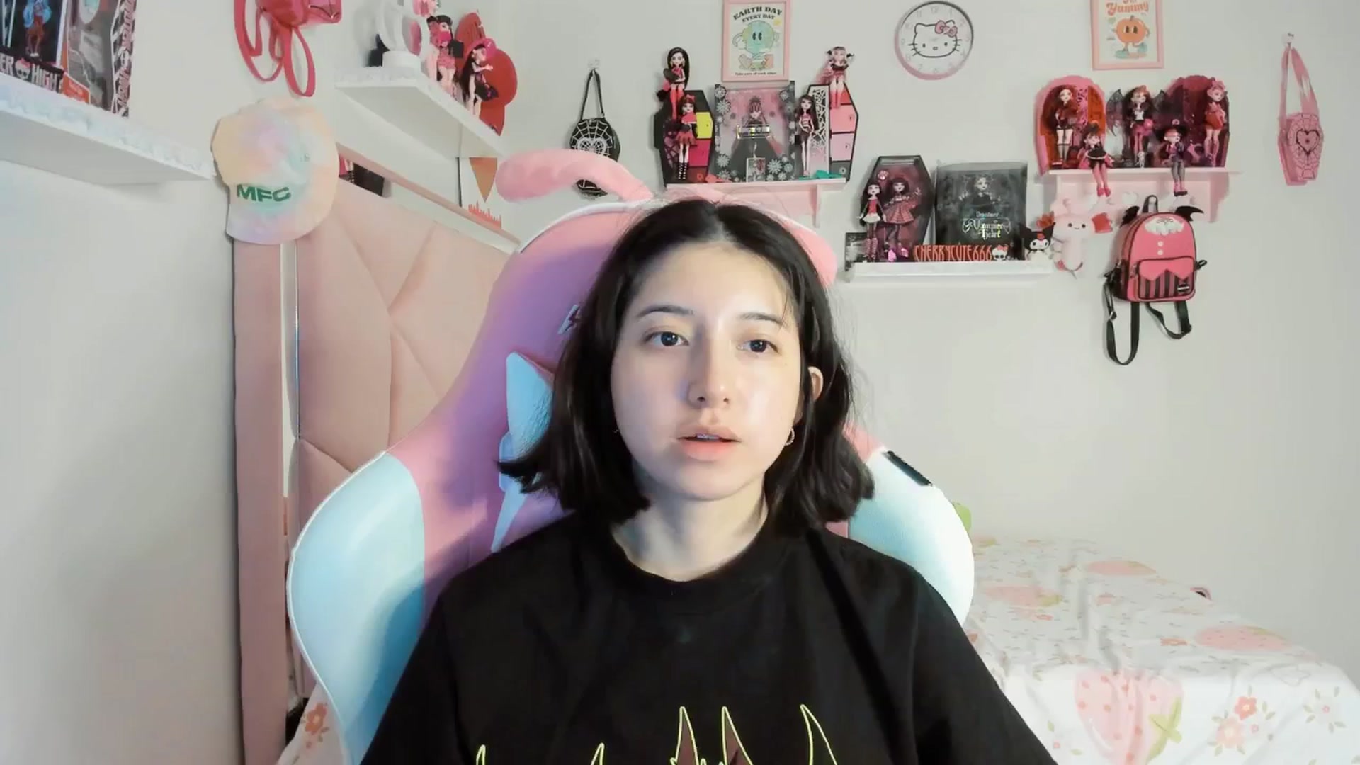 Gallery image thumbnail from Cherrycute666's myfreecams stream on, 05/15/2025, 05:13 image 3 of 20