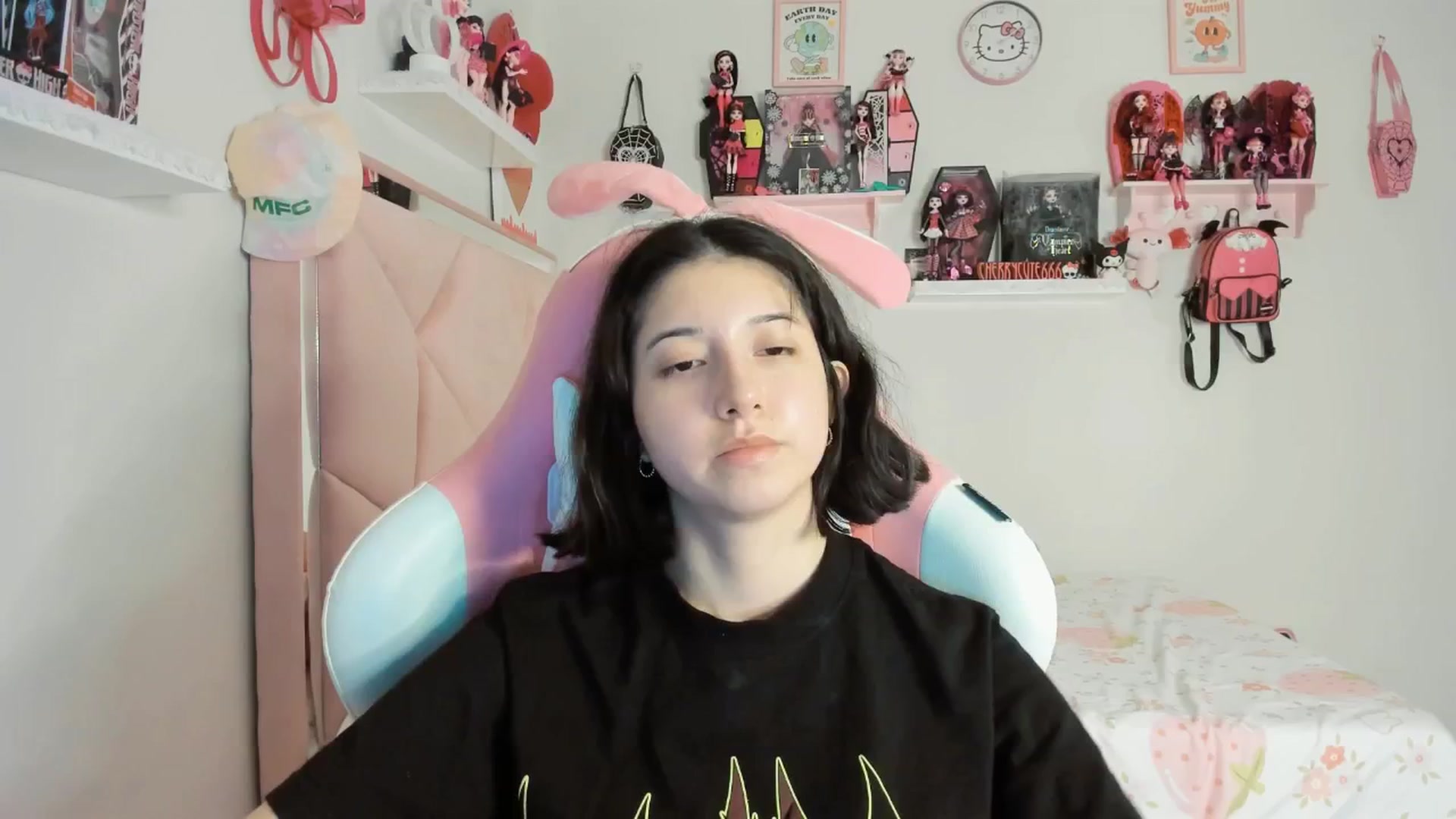 Gallery image thumbnail from Cherrycute666's myfreecams stream on, 05/15/2025, 05:13 image 5 of 20