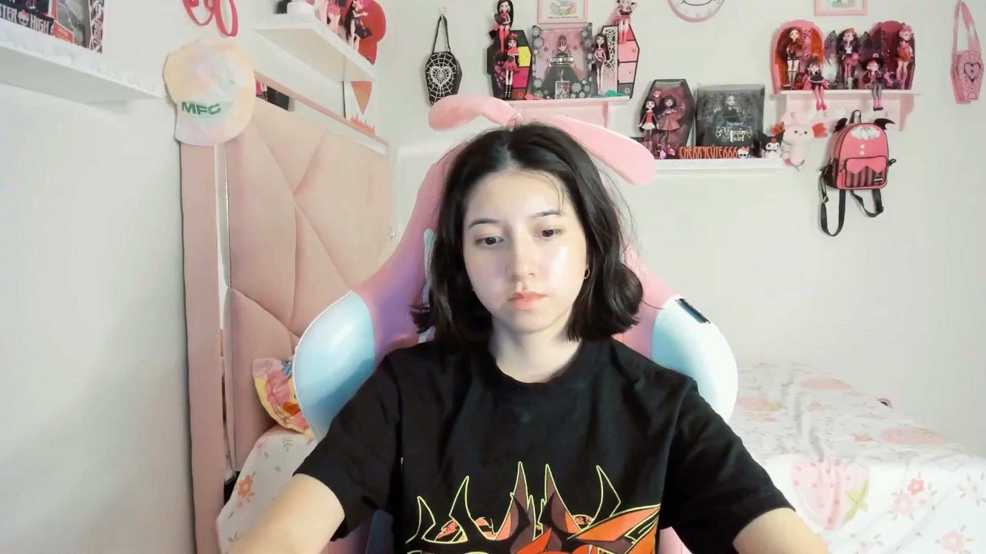 Gallery image thumbnail from Cherrycute666's myfreecams stream on, 05/15/2025, 05:13 image 11 of 20