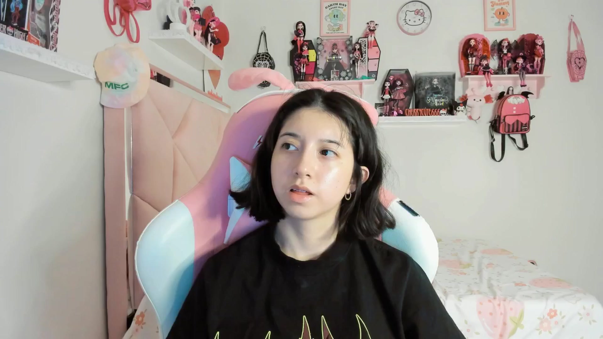 Gallery image thumbnail from Cherrycute666's myfreecams stream on, 05/15/2025, 05:13 image 4 of 20