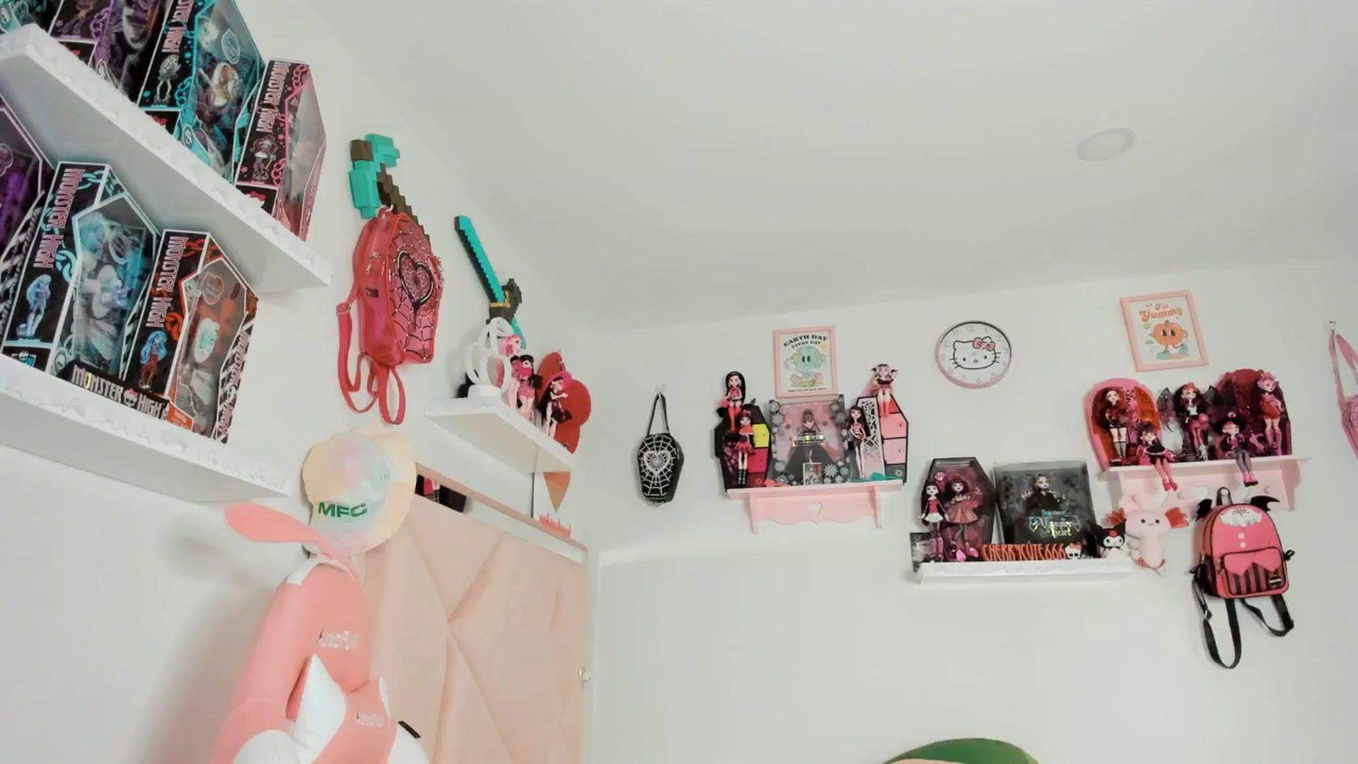 Gallery image thumbnail from Cherrycute666's myfreecams stream on, 05/16/2025, 06:13 image 5 of 20