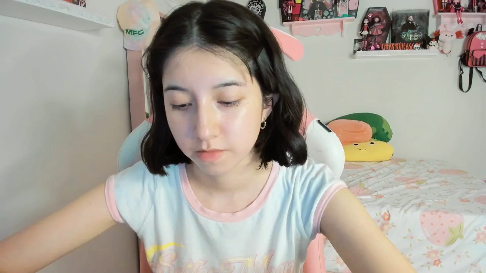 Gallery image thumbnail from Cherrycute666's myfreecams stream on, 05/16/2025, 06:13 image 12 of 20