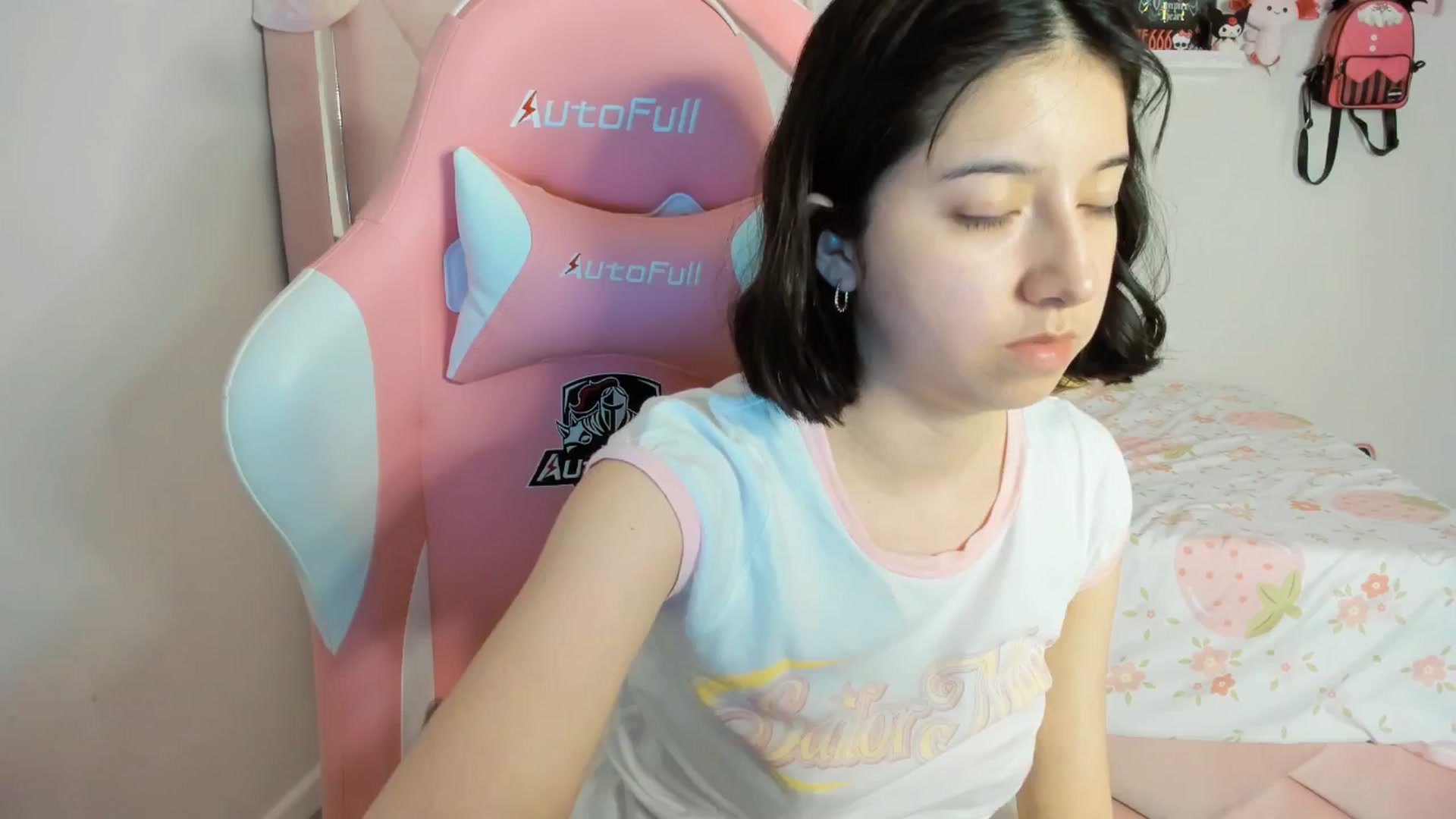 Gallery image thumbnail from Cherrycute666's myfreecams stream on, 05/16/2025, 06:13 image 18 of 20