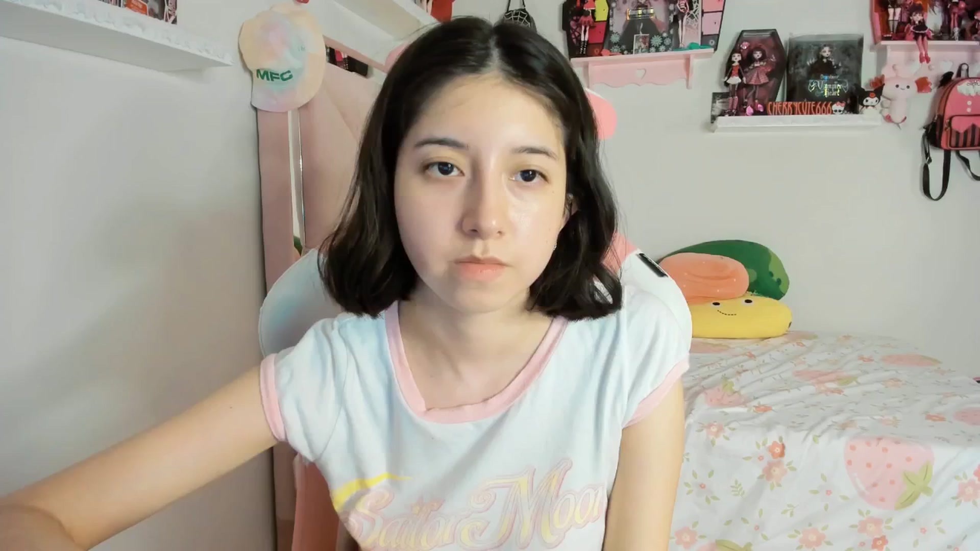 Gallery image thumbnail from Cherrycute666's myfreecams stream on, 05/16/2025, 06:13 image 15 of 20