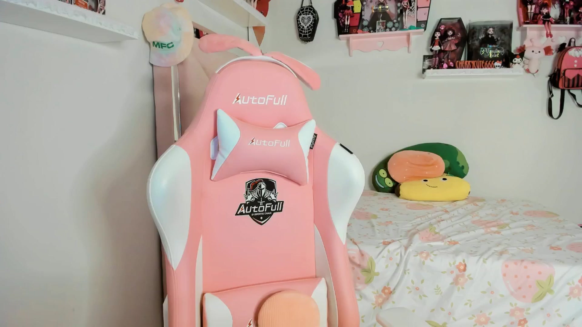 Gallery image thumbnail from Cherrycute666's myfreecams stream on, 05/16/2025, 06:13 image 13 of 20