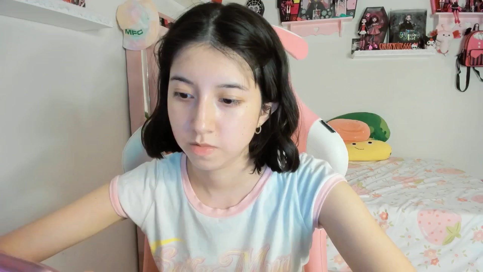 Gallery image thumbnail from Cherrycute666's myfreecams stream on, 05/16/2025, 06:13 image 11 of 20