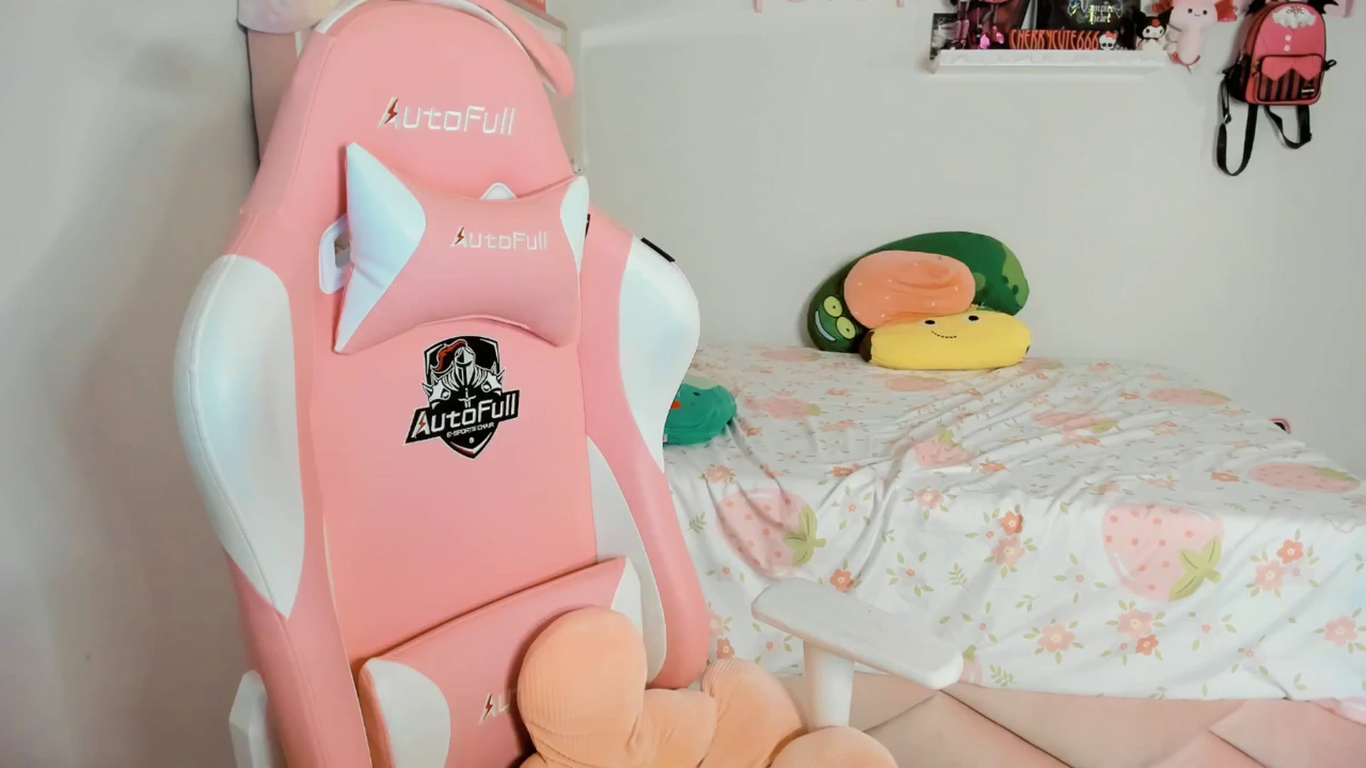 Gallery image thumbnail from Cherrycute666's myfreecams stream on, 05/16/2025, 06:13 image 20 of 20