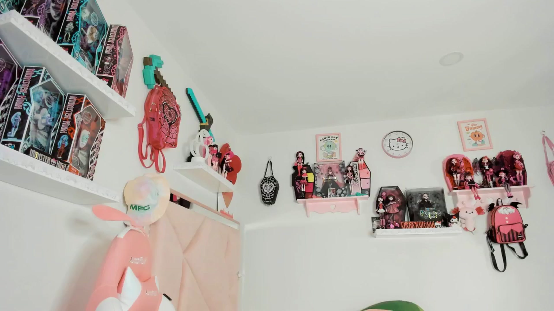 Gallery image thumbnail from Cherrycute666's myfreecams stream on, 05/16/2025, 06:13 image 4 of 20