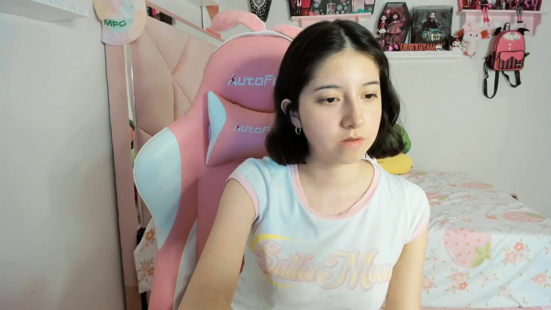 Gallery image thumbnail from Cherrycute666's myfreecams stream on, 05/16/2025, 06:13 image 16 of 20