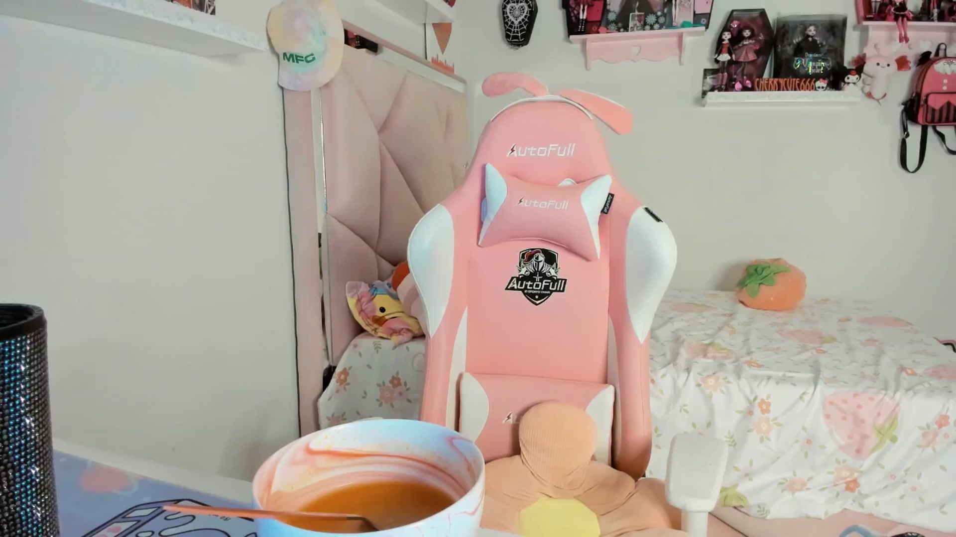 Gallery image thumbnail from Cherrycute666's myfreecams stream on, 05/17/2025, 03:24 image 8 of 20