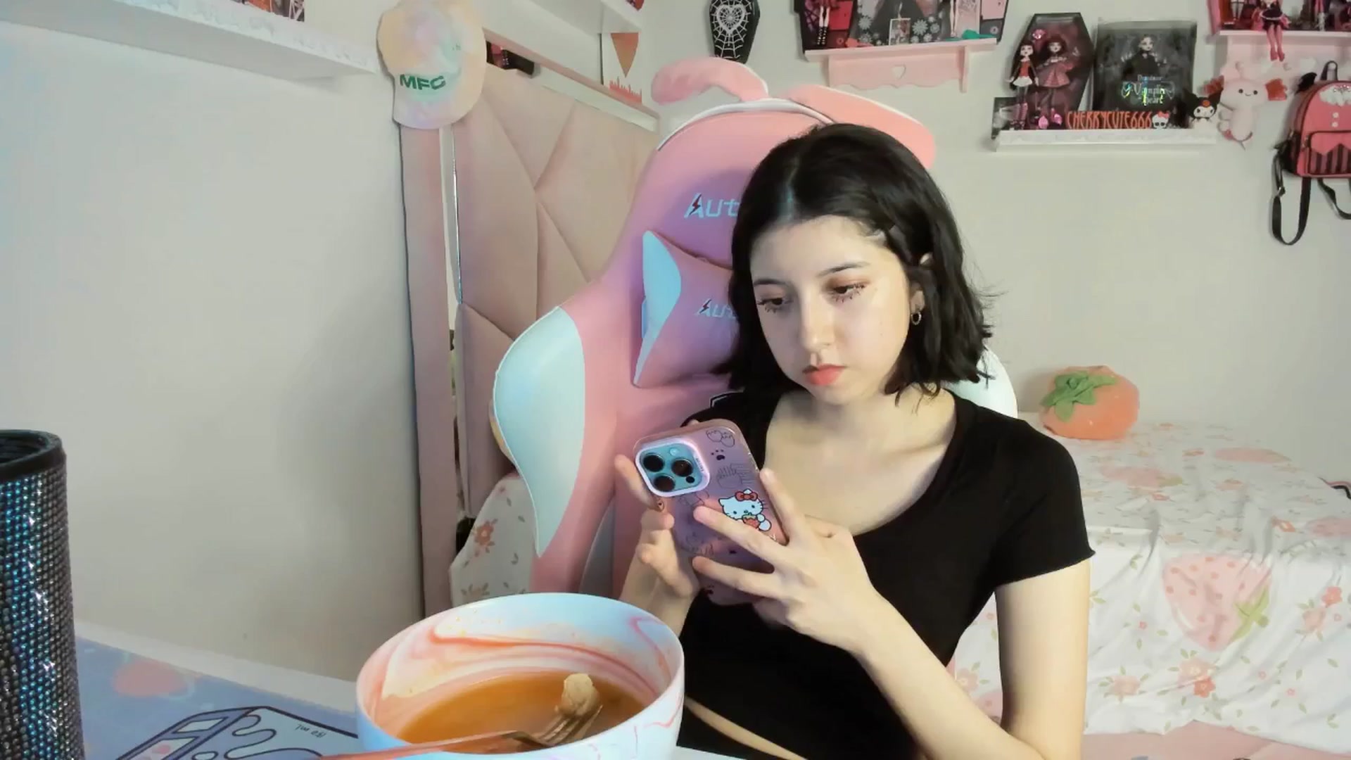 Gallery image thumbnail from Cherrycute666's myfreecams stream on, 05/17/2025, 03:24 image 7 of 20