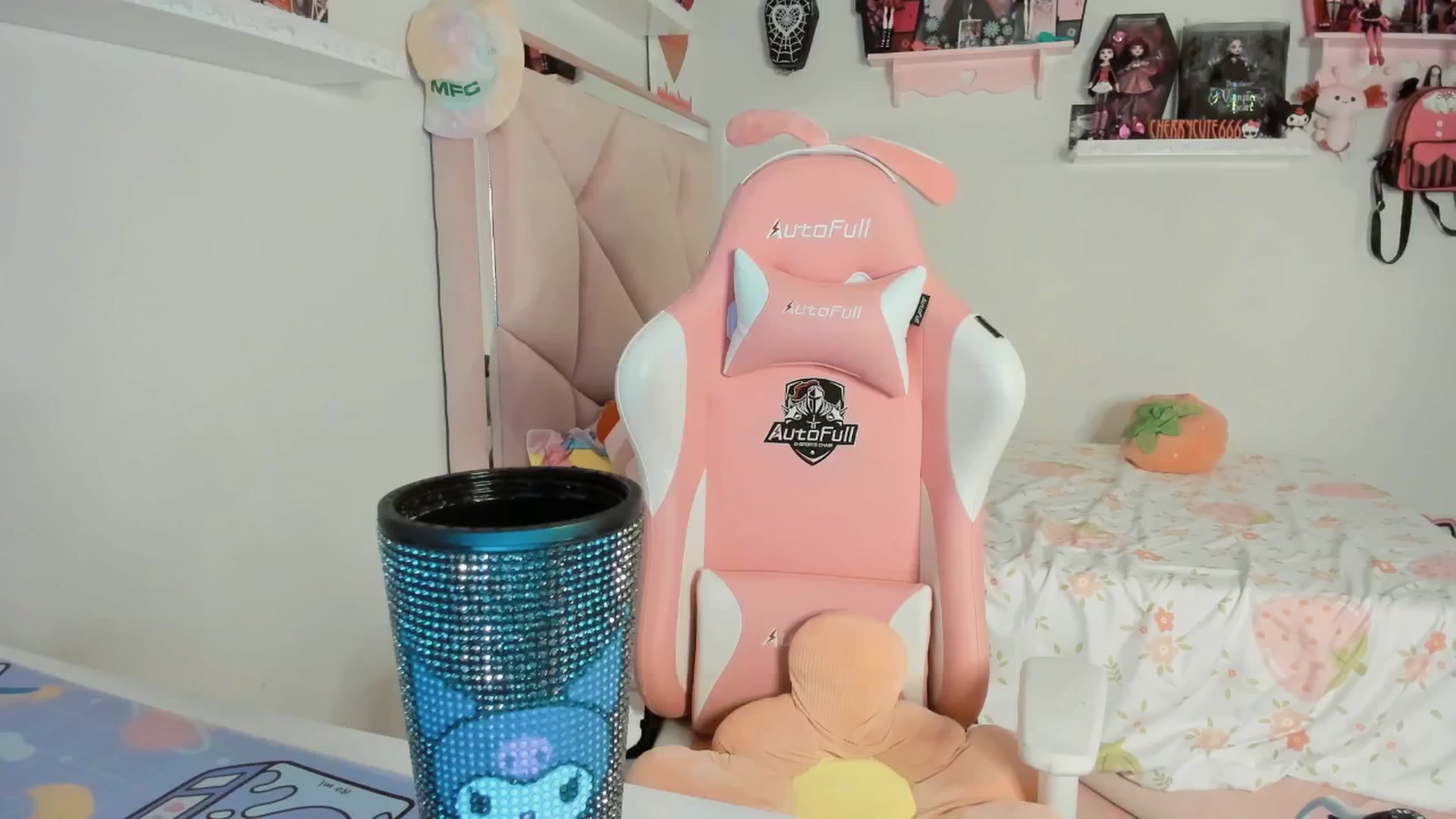 Gallery image thumbnail from Cherrycute666's myfreecams stream on, 05/17/2025, 03:24 image 9 of 20