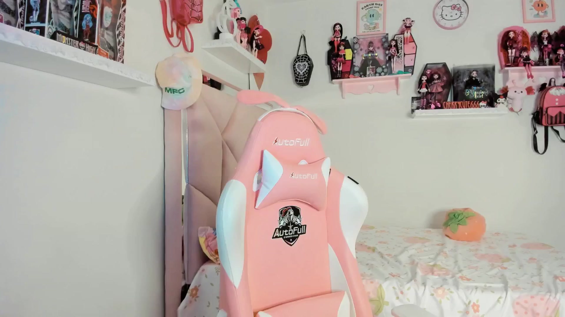 Gallery image thumbnail from Cherrycute666's myfreecams stream on, 05/17/2025, 03:24 image 17 of 20