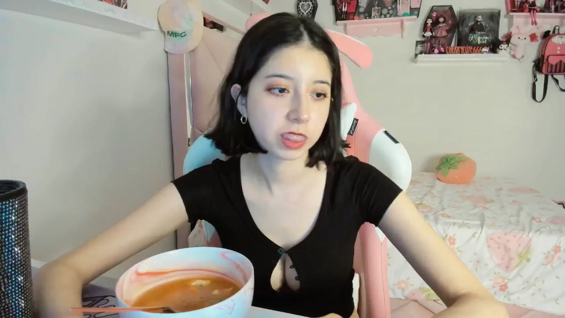 Gallery image thumbnail from Cherrycute666's myfreecams stream on, 05/17/2025, 03:24 image 6 of 20