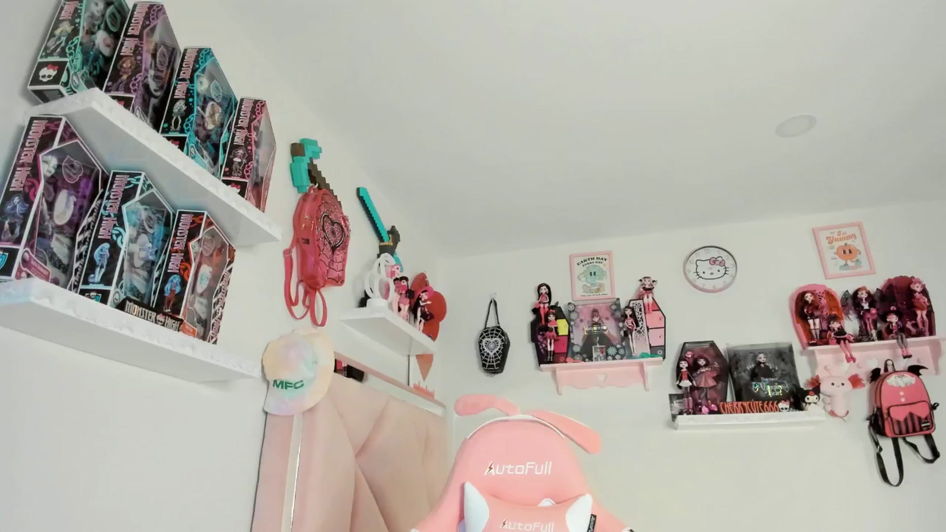 Gallery image thumbnail from Cherrycute666's myfreecams stream on, 05/17/2025, 03:24 image 11 of 20