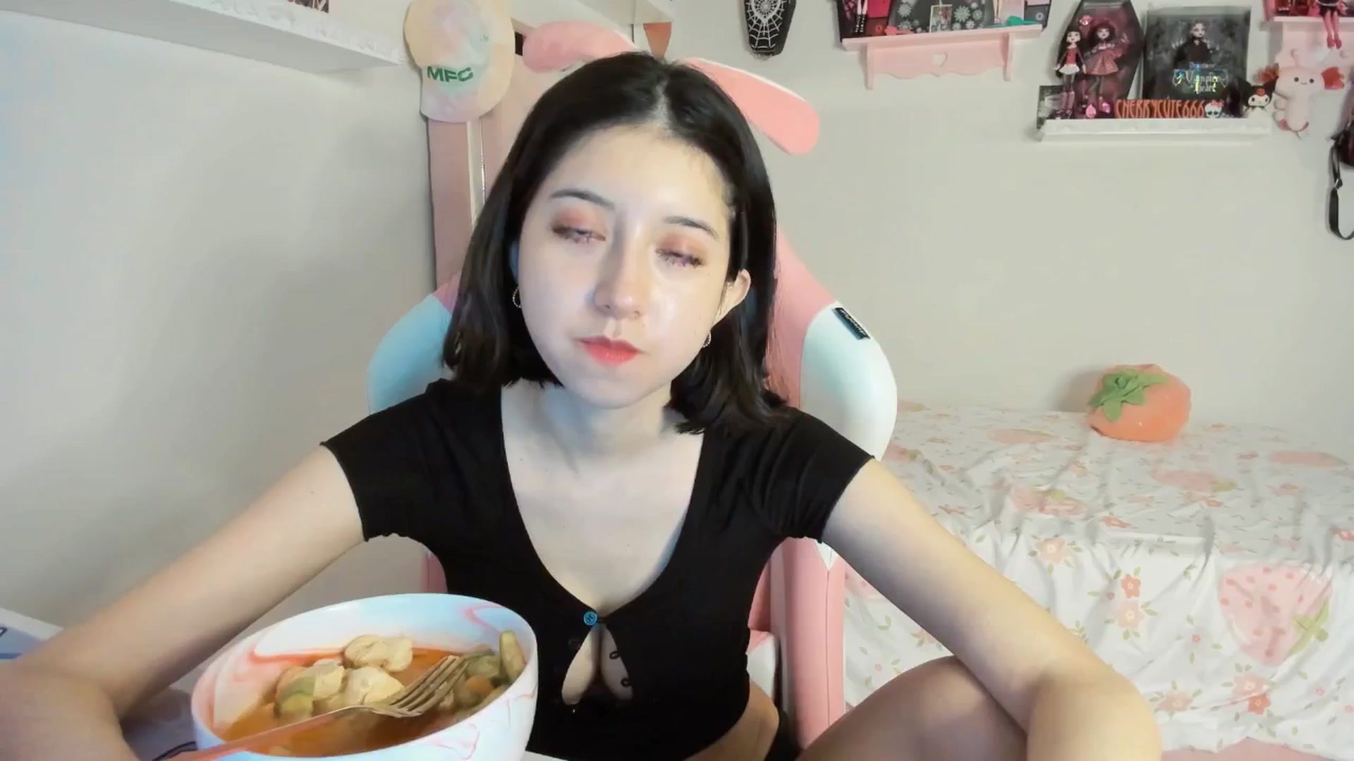 Gallery image thumbnail from Cherrycute666's myfreecams stream on, 05/17/2025, 03:24 image 2 of 20