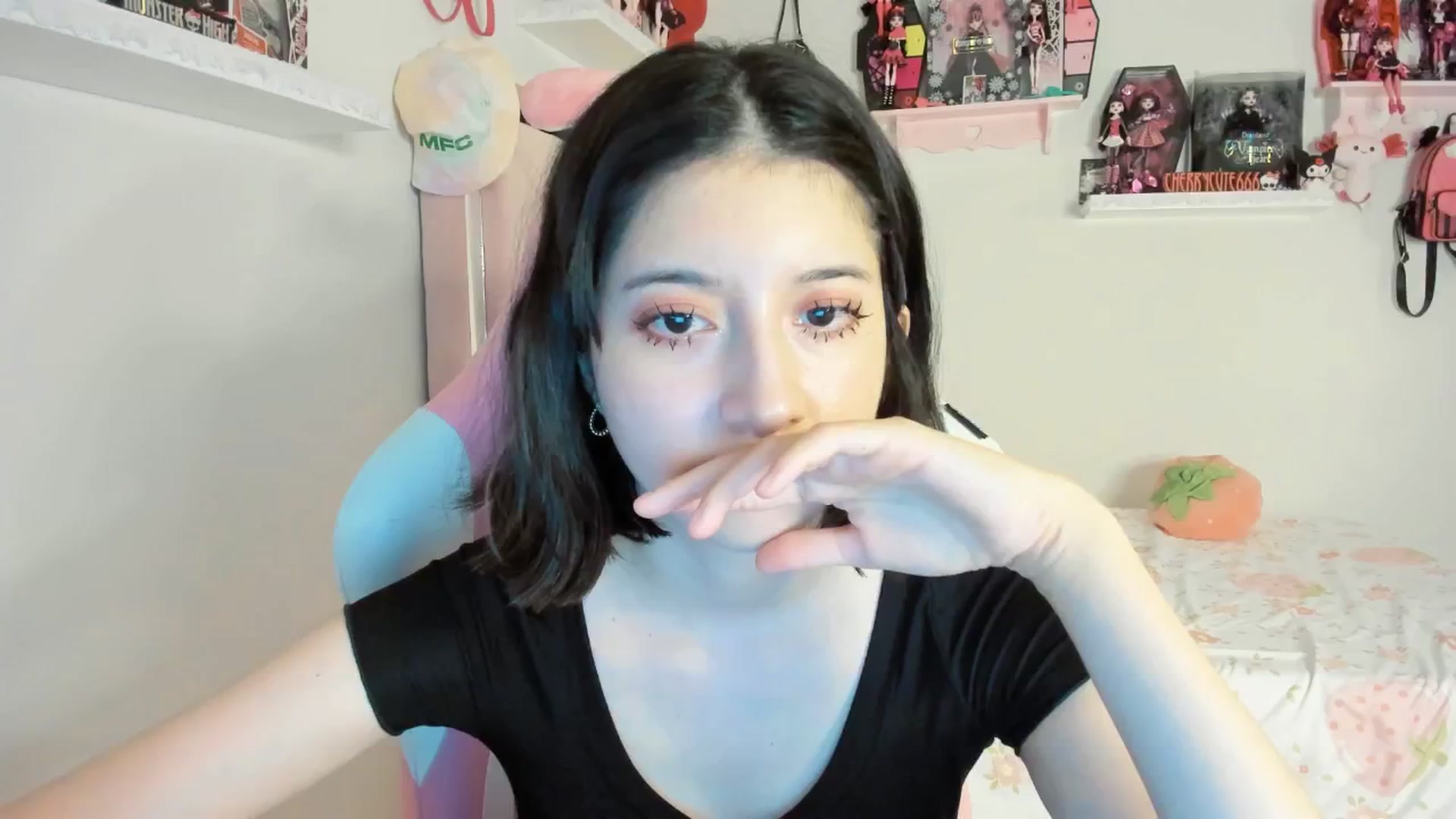 Gallery image thumbnail from Cherrycute666's myfreecams stream on, 05/17/2025, 03:24 image 14 of 20