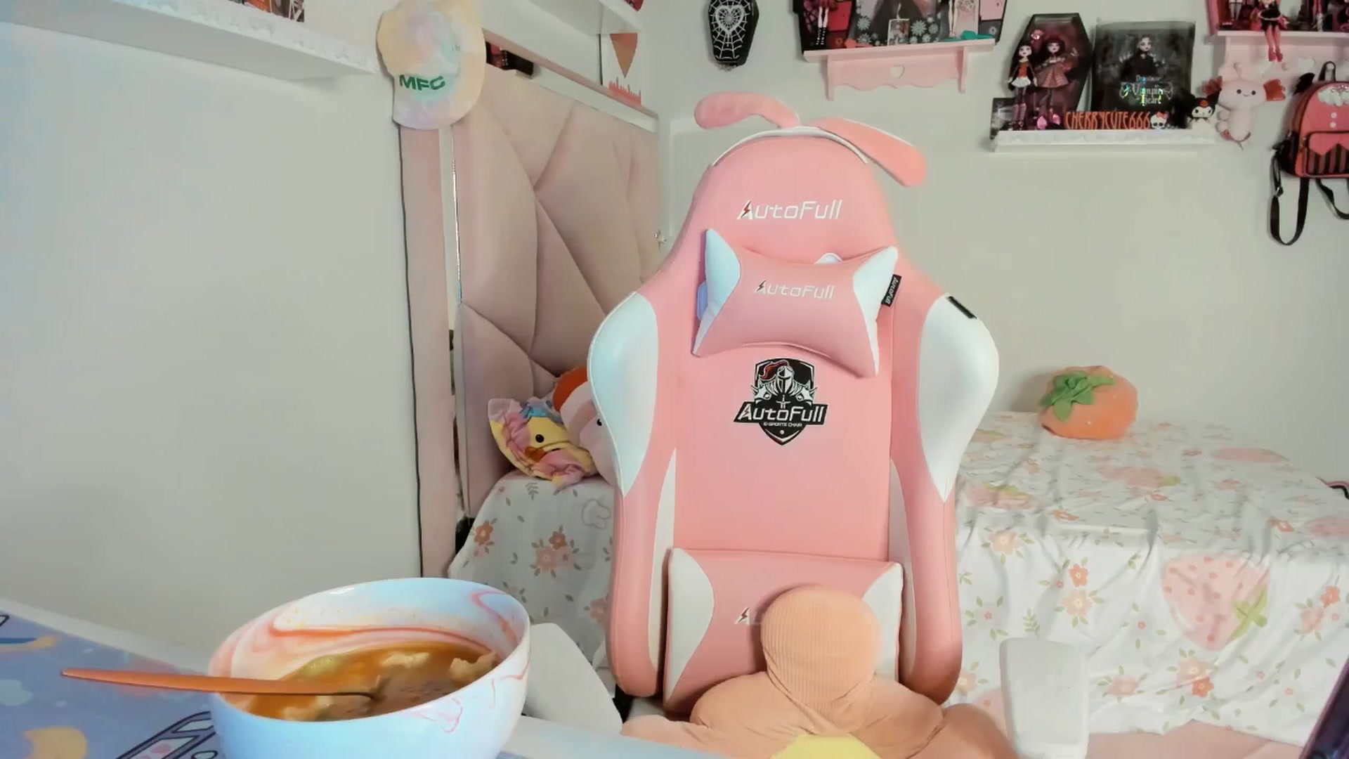 Gallery image thumbnail from Cherrycute666's myfreecams stream on, 05/17/2025, 03:24 image 5 of 20
