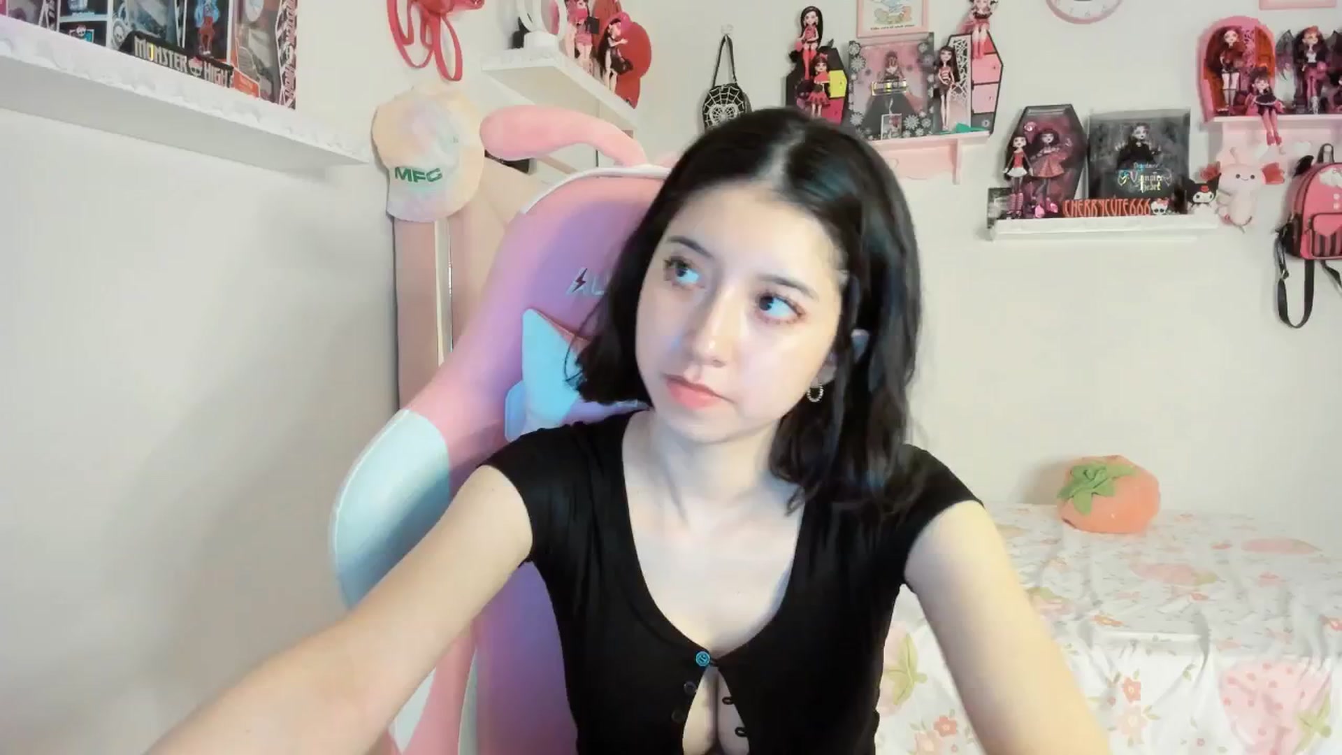 Gallery image thumbnail from Cherrycute666's myfreecams stream on, 05/17/2025, 03:24 image 19 of 20