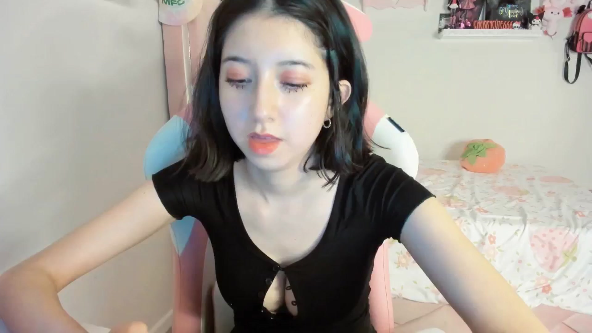 Gallery image thumbnail from Cherrycute666's myfreecams stream on, 05/17/2025, 04:50 image 8 of 20