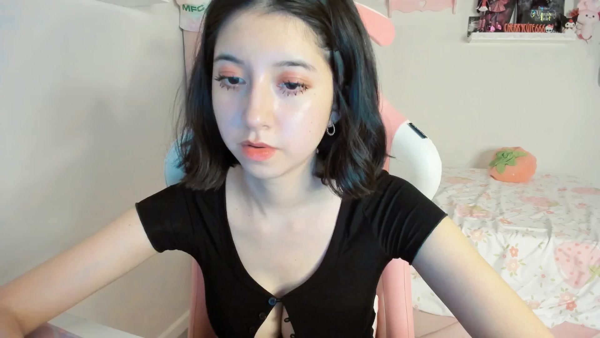 Gallery image thumbnail from Cherrycute666's myfreecams stream on, 05/17/2025, 04:50 image 7 of 20