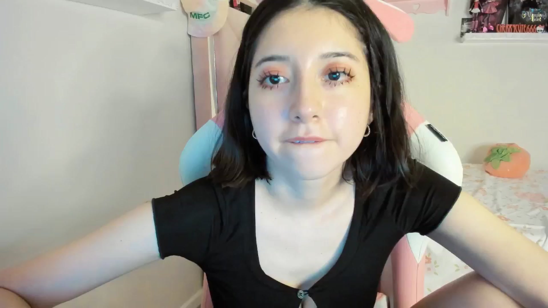 Gallery image thumbnail from Cherrycute666's myfreecams stream on, 05/17/2025, 04:50 image 1 of 20
