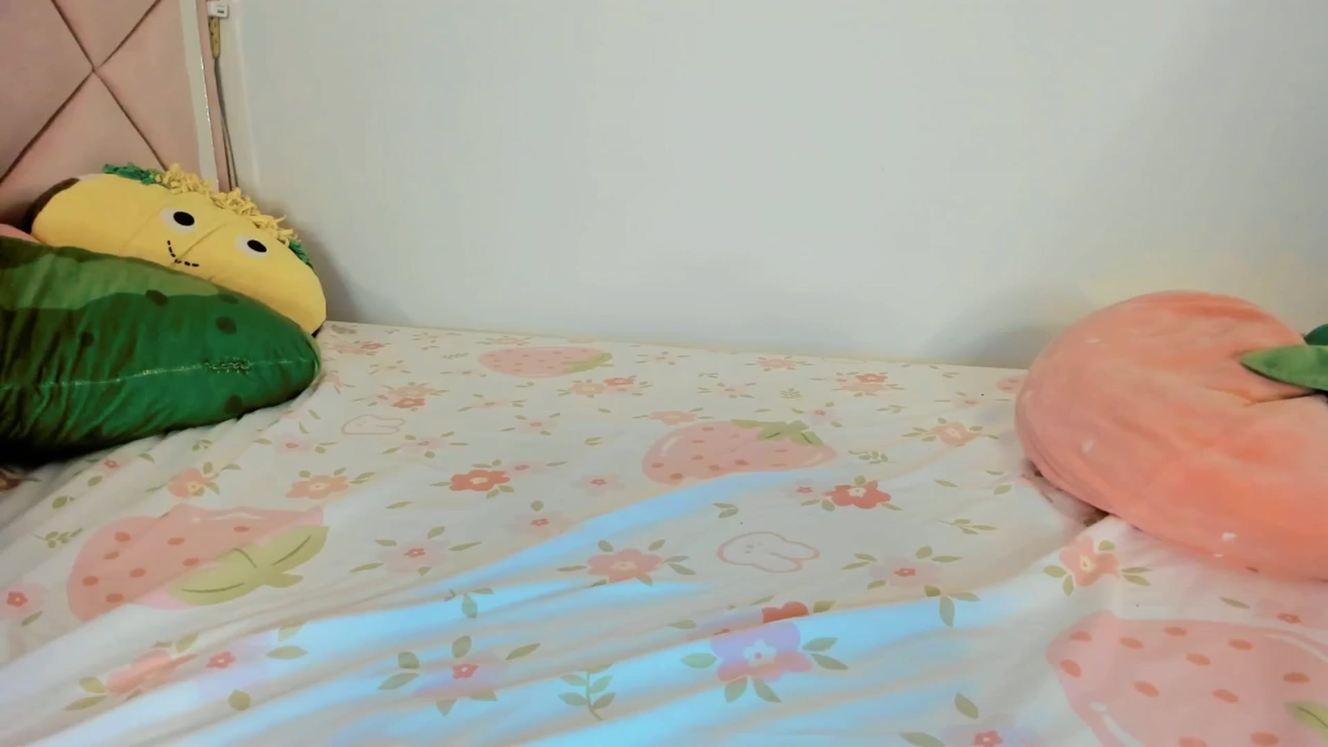 Gallery image thumbnail from Cherrycute666's myfreecams stream on, 05/17/2025, 04:50 image 17 of 20
