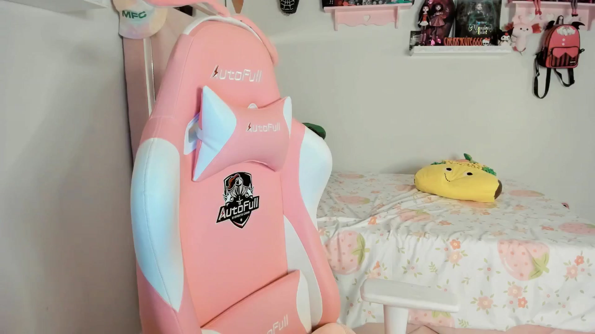 Gallery image thumbnail from Cherrycute666's myfreecams stream on, 05/17/2025, 08:54 image 8 of 20