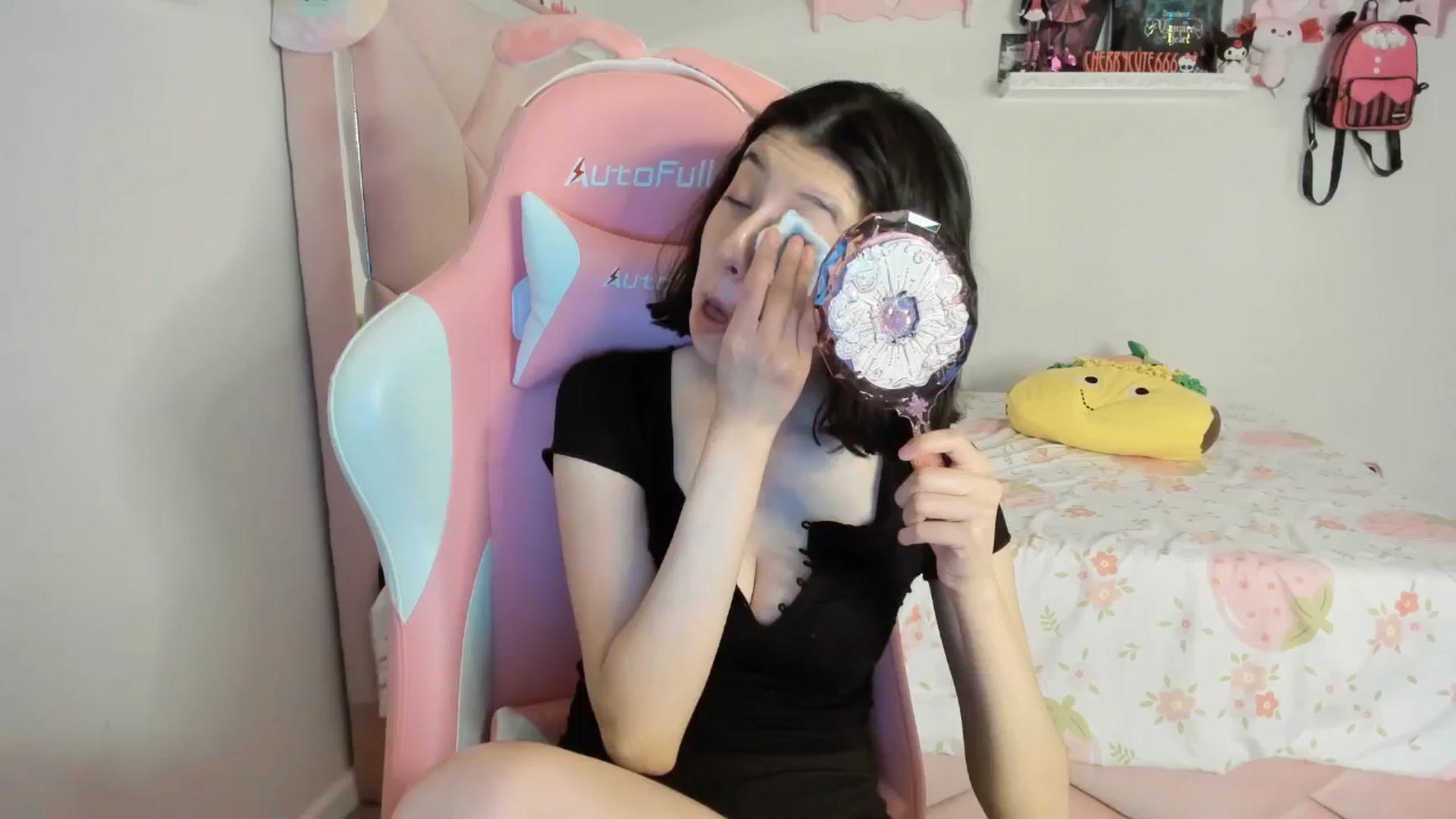 Gallery image thumbnail from Cherrycute666's myfreecams stream on, 05/17/2025, 08:54 image 4 of 20