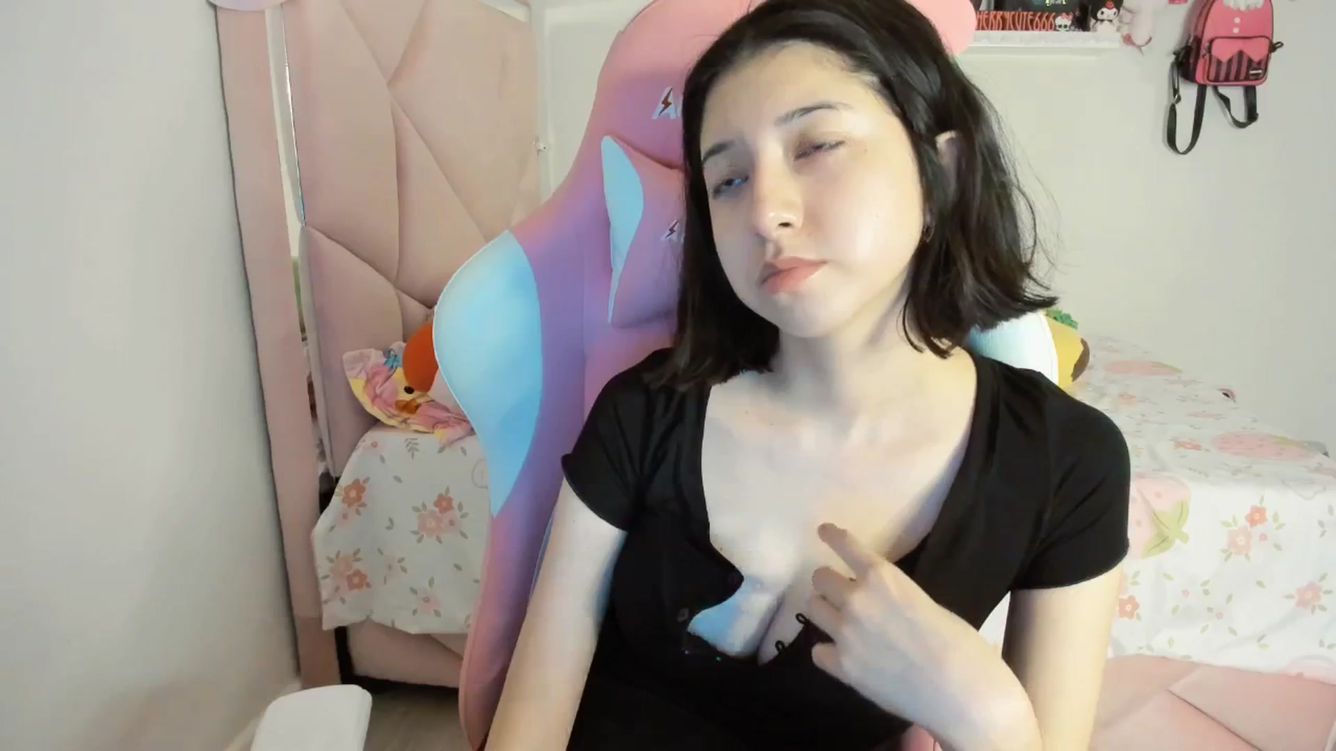 Gallery image thumbnail from Cherrycute666's myfreecams stream on, 05/17/2025, 08:54 image 10 of 20