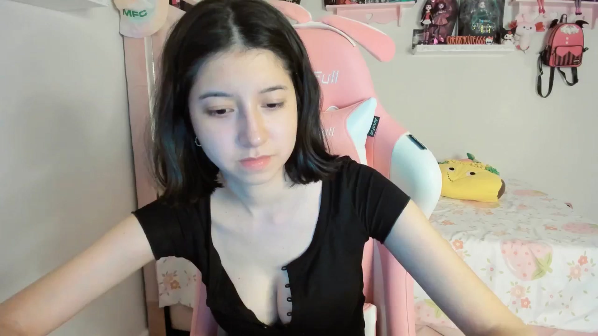 Gallery image thumbnail from Cherrycute666's myfreecams stream on, 05/17/2025, 08:54 image 6 of 20