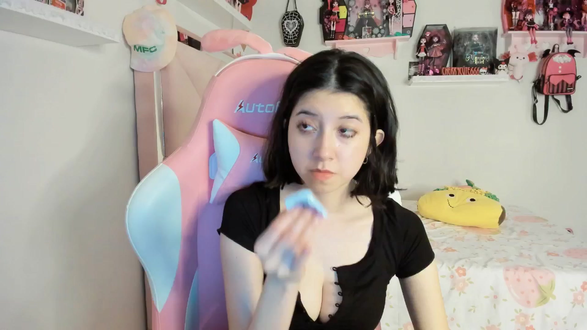 Gallery image thumbnail from Cherrycute666's myfreecams stream on, 05/17/2025, 08:54 image 2 of 20