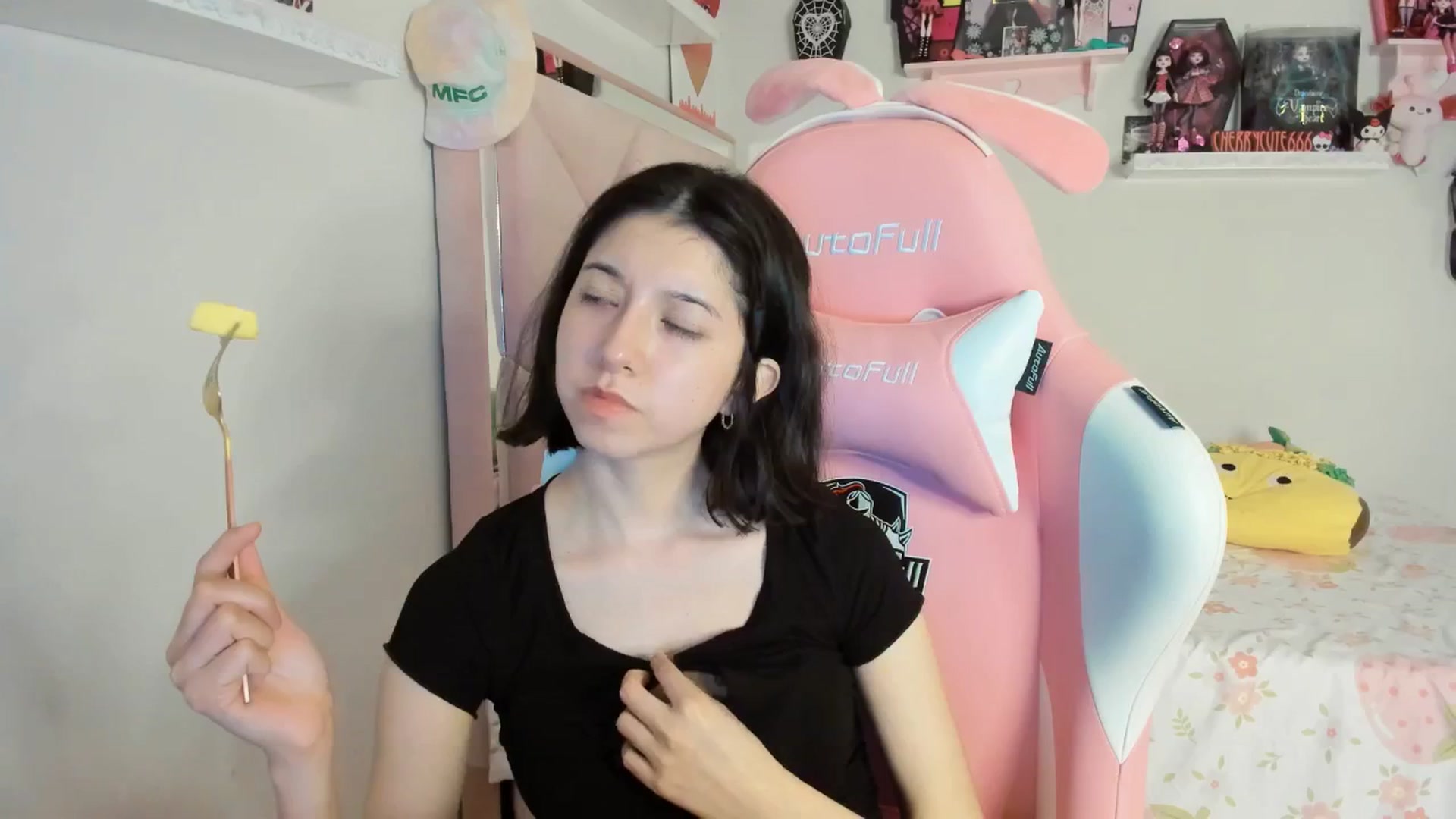 Gallery image thumbnail from Cherrycute666's myfreecams stream on, 05/17/2025, 08:54 image 13 of 20