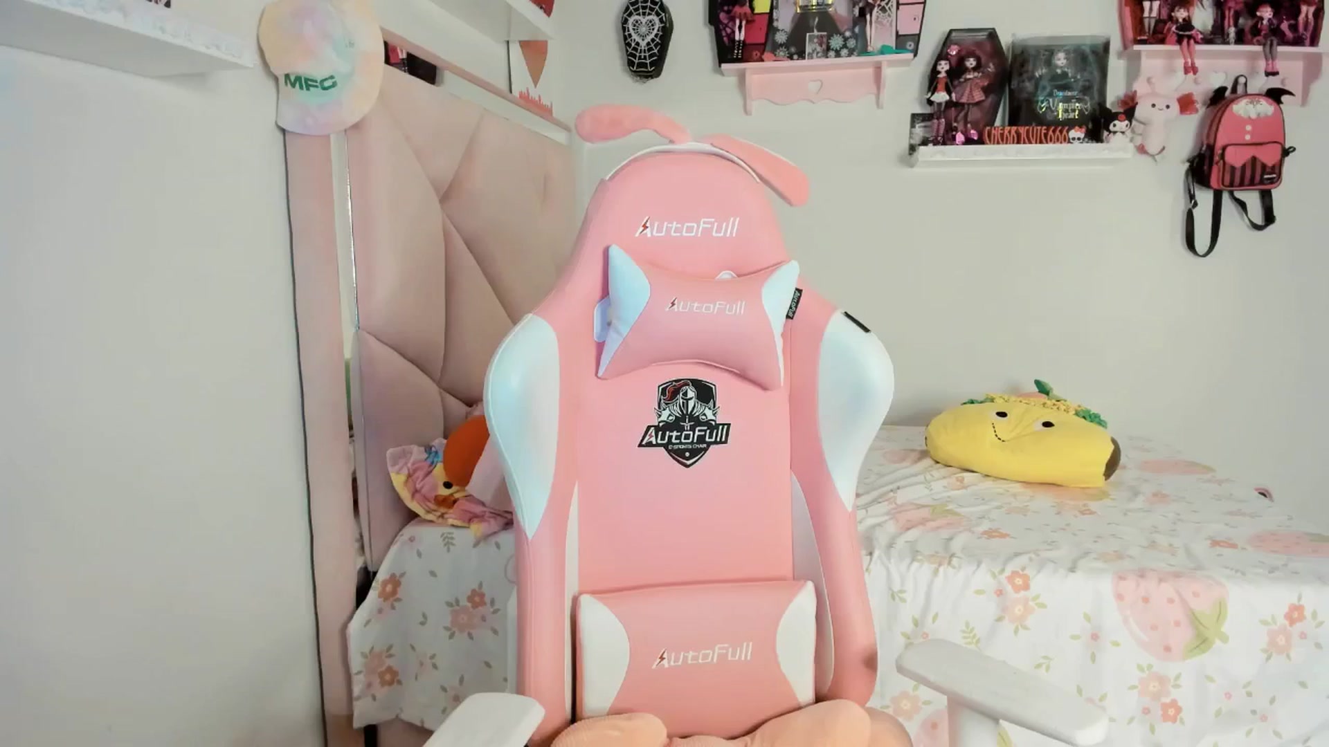 Gallery image thumbnail from Cherrycute666's myfreecams stream on, 05/17/2025, 08:54 image 14 of 20