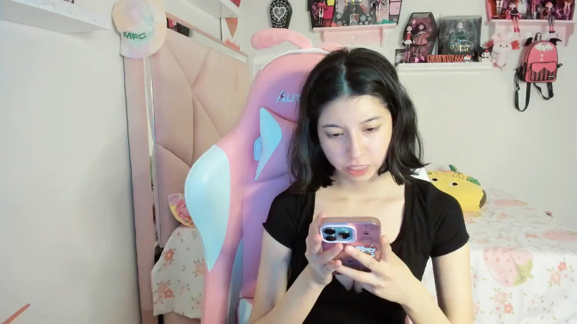 Gallery image thumbnail from Cherrycute666's myfreecams stream on, 05/17/2025, 08:54 image 15 of 20