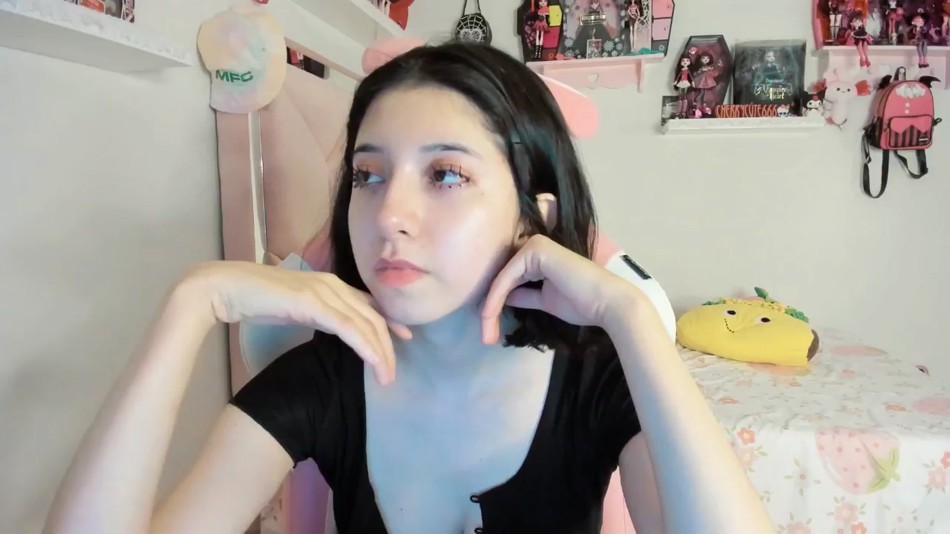 Gallery image thumbnail from Cherrycute666's myfreecams stream on, 05/17/2025, 08:54 image 1 of 20