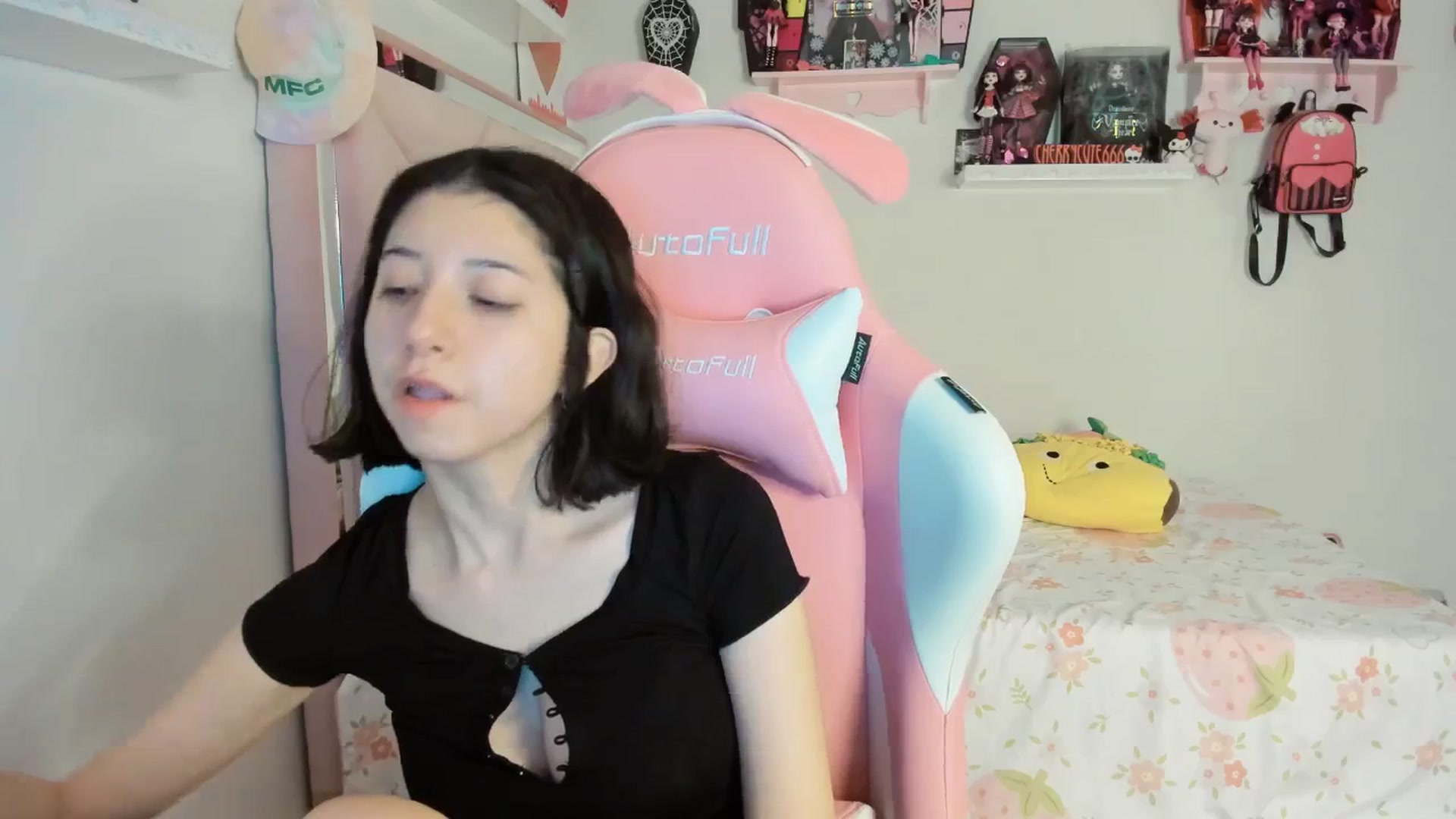 Gallery image thumbnail from Cherrycute666's myfreecams stream on, 05/17/2025, 08:54 image 11 of 20