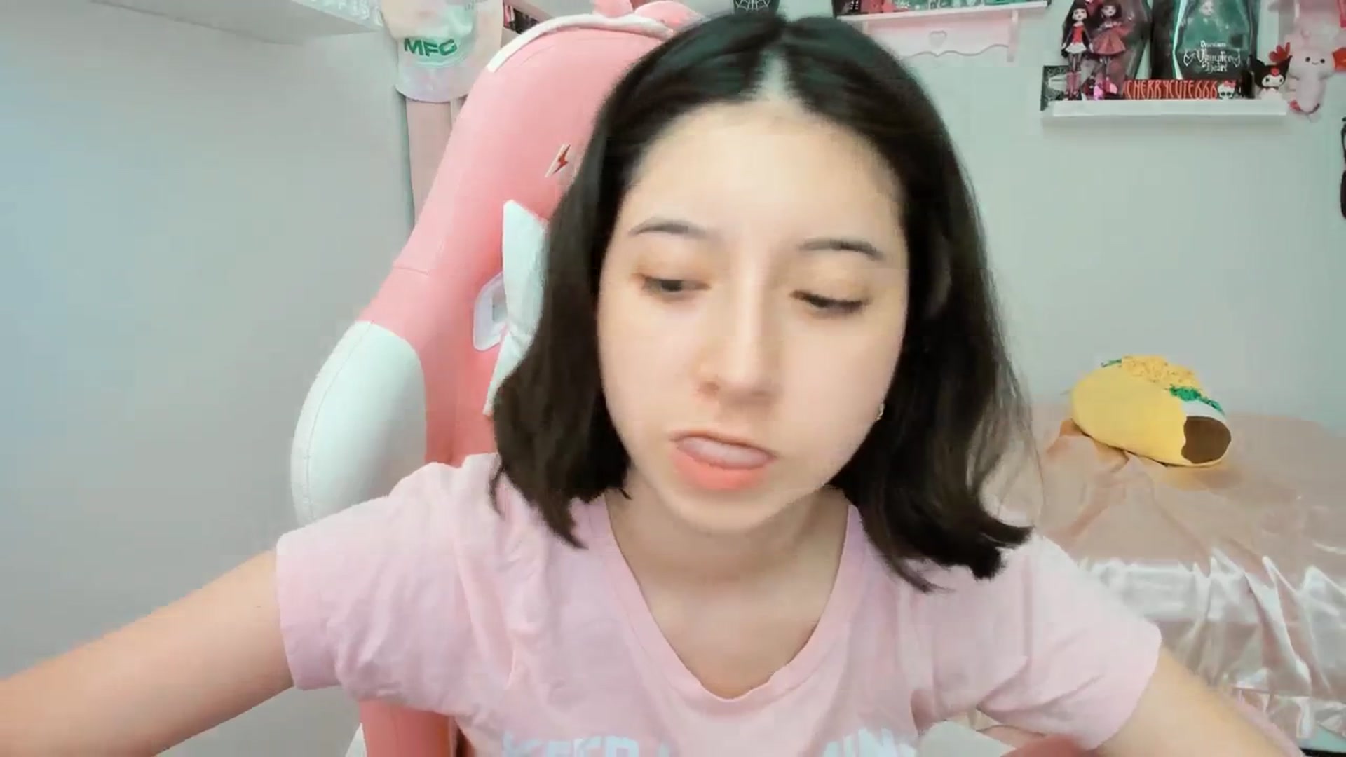 Gallery image thumbnail from Cherrycute666's myfreecams stream on, 05/29/2025, 20:52 image 20 of 20